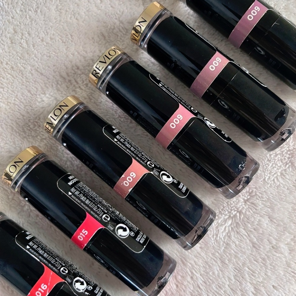 Revlon Super Lustrous Glass Shine Lipstick Collection - Multiple Shades NEW
